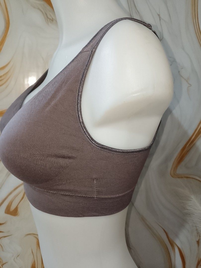 XL GLORIA VANDERBILT bra padded (Category: Undergarments & Loungewear) located in Manila. Submitted by truecrystal-1407 (Listing ID 1465861728, Image 2). Description: .