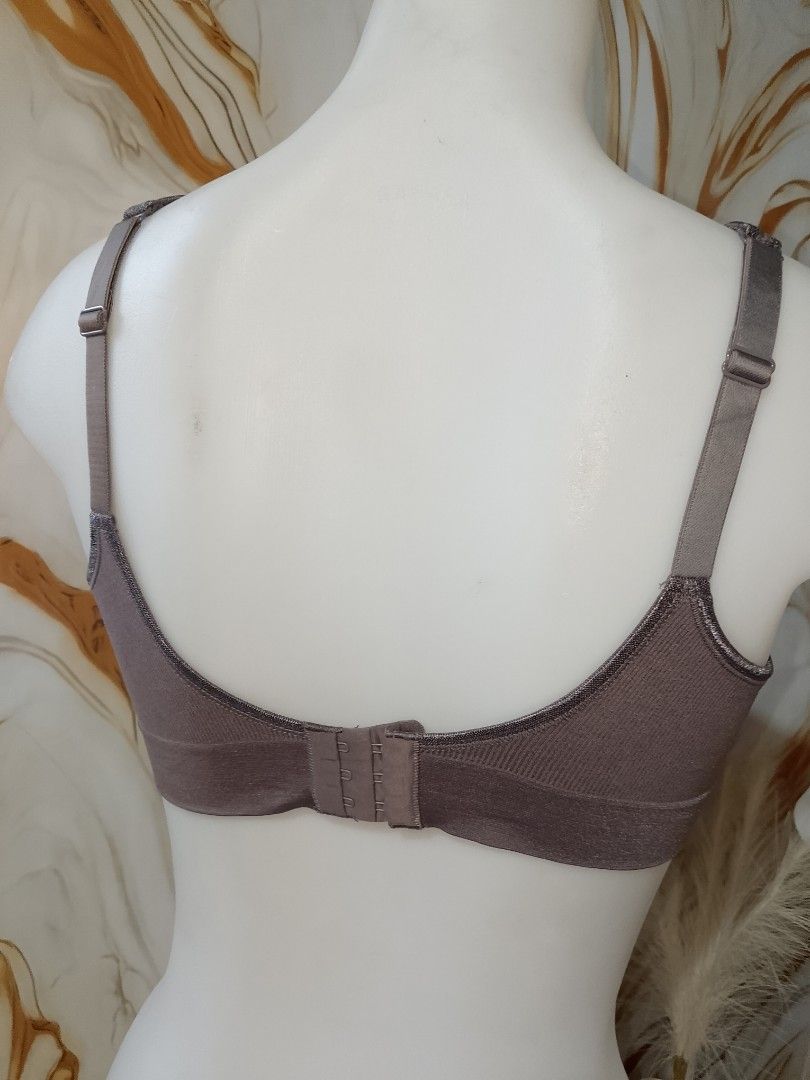 XL GLORIA VANDERBILT bra padded (Category: Undergarments & Loungewear) located in Manila. Submitted by truecrystal-1407 (Listing ID 1465861728, Image 3). Description: .