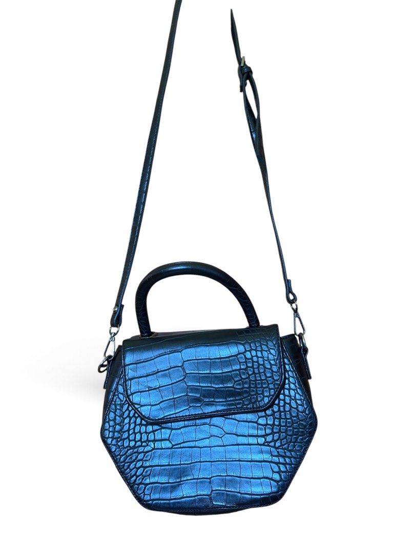 XOXO geometric top-handle handbag (Category: Cross-body Bags) located in Santol. Submitted by lululane (Listing ID 1465773621, Image 1). Description: .