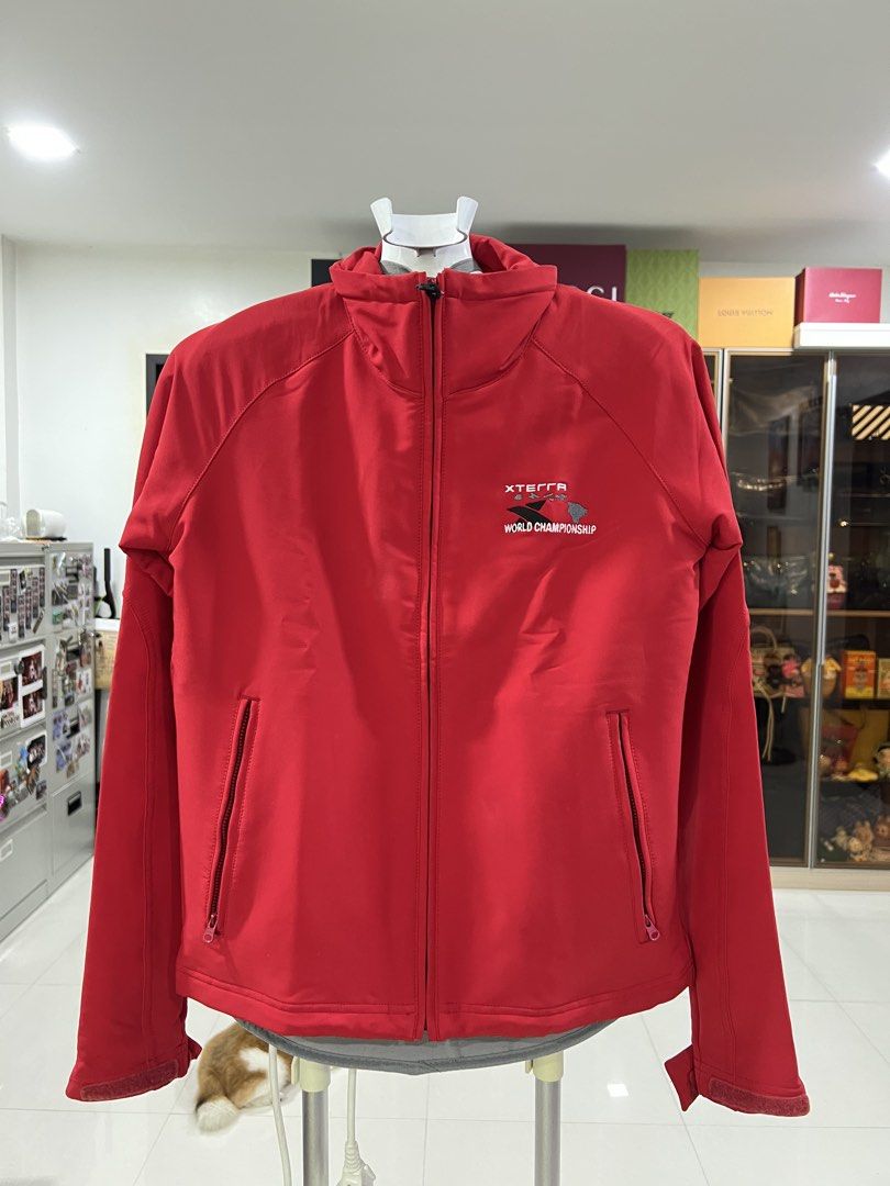XTERRA World Championship Red Softshell Jacket (Category: Coats, Jackets and Outerwear) located in Manila. Submitted by imprincessg888 (Listing ID 1465852653, Image 1). Description: - Official XTERRA World Championship softshell jacket in bright red - Full front zipper closure with a stylish stand-up collar - Two secure zippered hand pockets at the front - Adjustable cuffs with velcro straps for a personalized fit - Embroidered event logo and tex