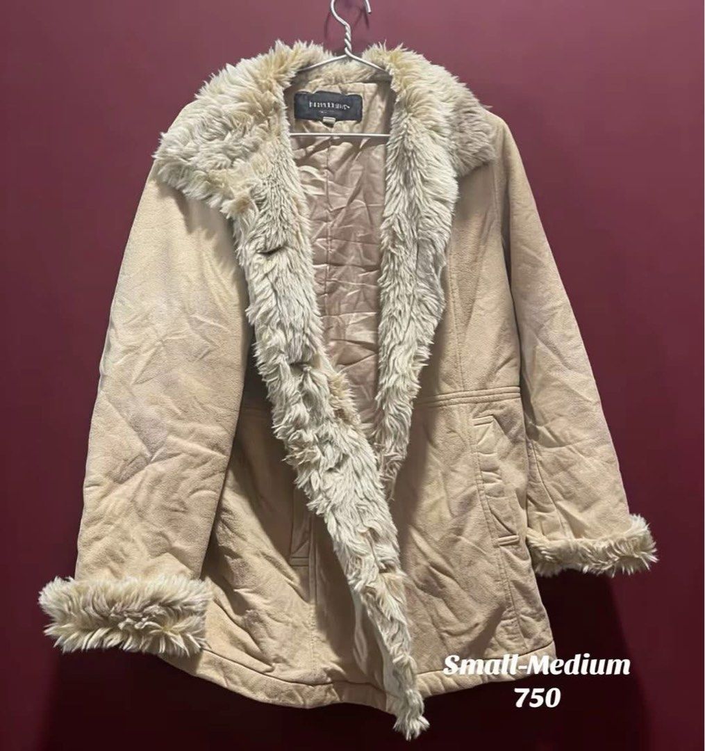 Y2k fur jacket (Category: Coats, Jackets and Outerwear) located in Makati City. Submitted by th3spiceofvalentines (Listing ID 1465910842, Image 1). Description: .