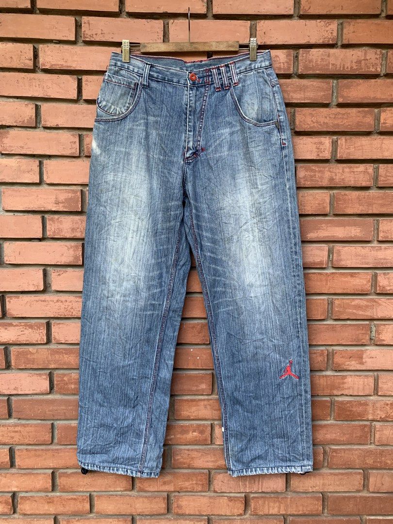 y2k Jordan Jeans (Category: Jeans) located in Bulacan. Submitted by reymarcthrifts (Listing ID 1465878072, Image 1). Description: size 32 on tag pero sa medida ay size 30 good condition issue wala isang bitones sa likod at hindi working zipper sa likod din bulacan loc .