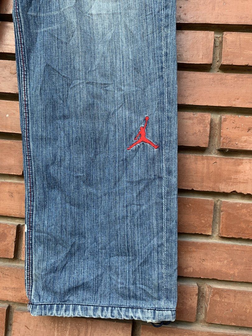 y2k Jordan Jeans (Category: Jeans) located in Bulacan. Submitted by reymarcthrifts (Listing ID 1465878072, Image 3). Description: size 32 on tag pero sa medida ay size 30 good condition issue wala isang bitones sa likod at hindi working zipper sa likod din bulacan loc .
