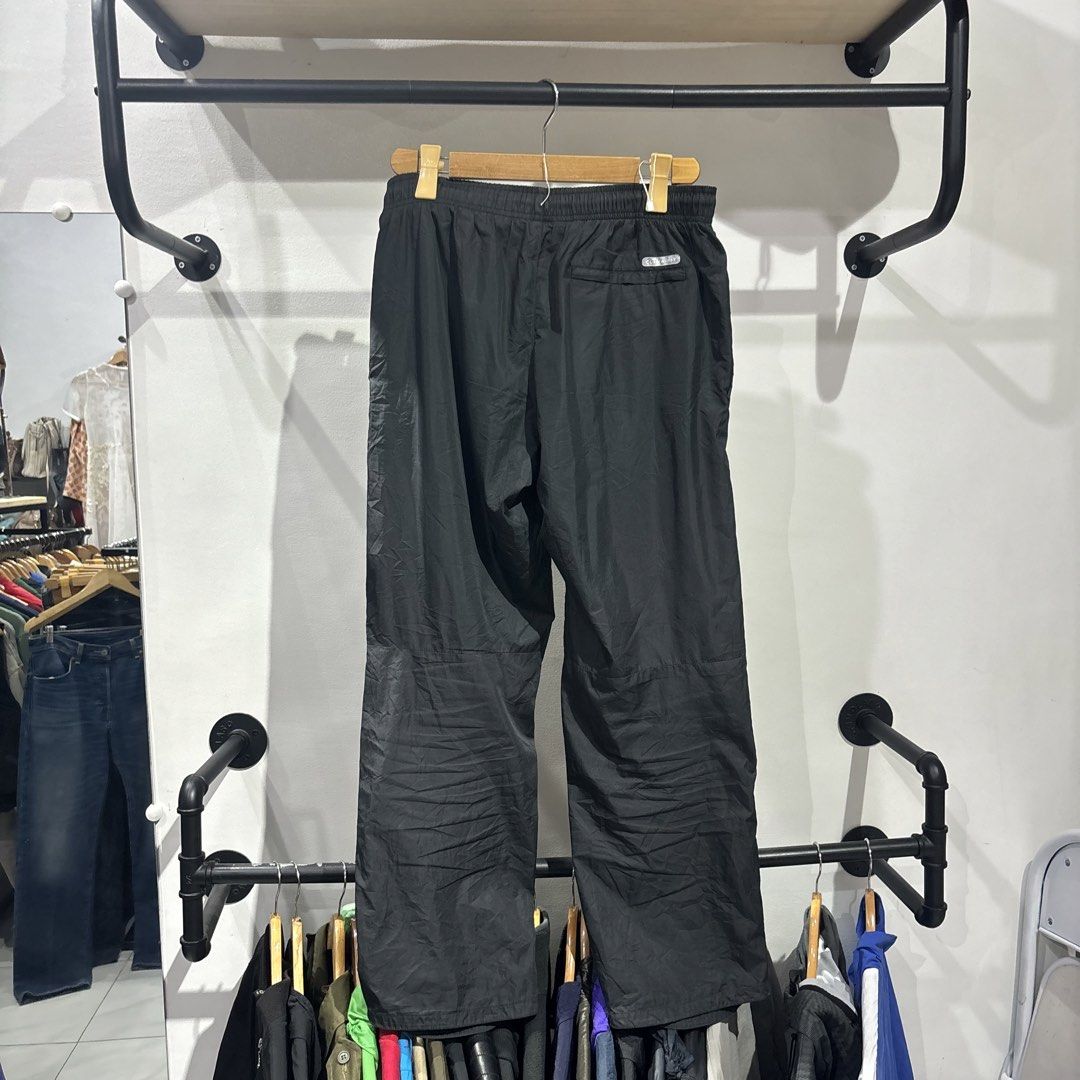Y2K Nike Trackpants Clima Fit (Category: Joggers) located in Bambang. Submitted by heats777 (Listing ID 1465850830, Image 3). Description: Excellent condition No issue Size: Medium on tag.