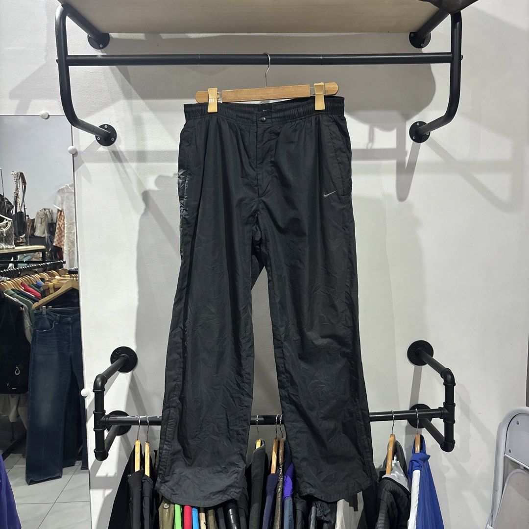 Y2K Nike Trackpants Clima Fit (Category: Joggers) located in Bambang. Submitted by heats777 (Listing ID 1465850830, Image 2). Description: Excellent condition No issue Size: Medium on tag.