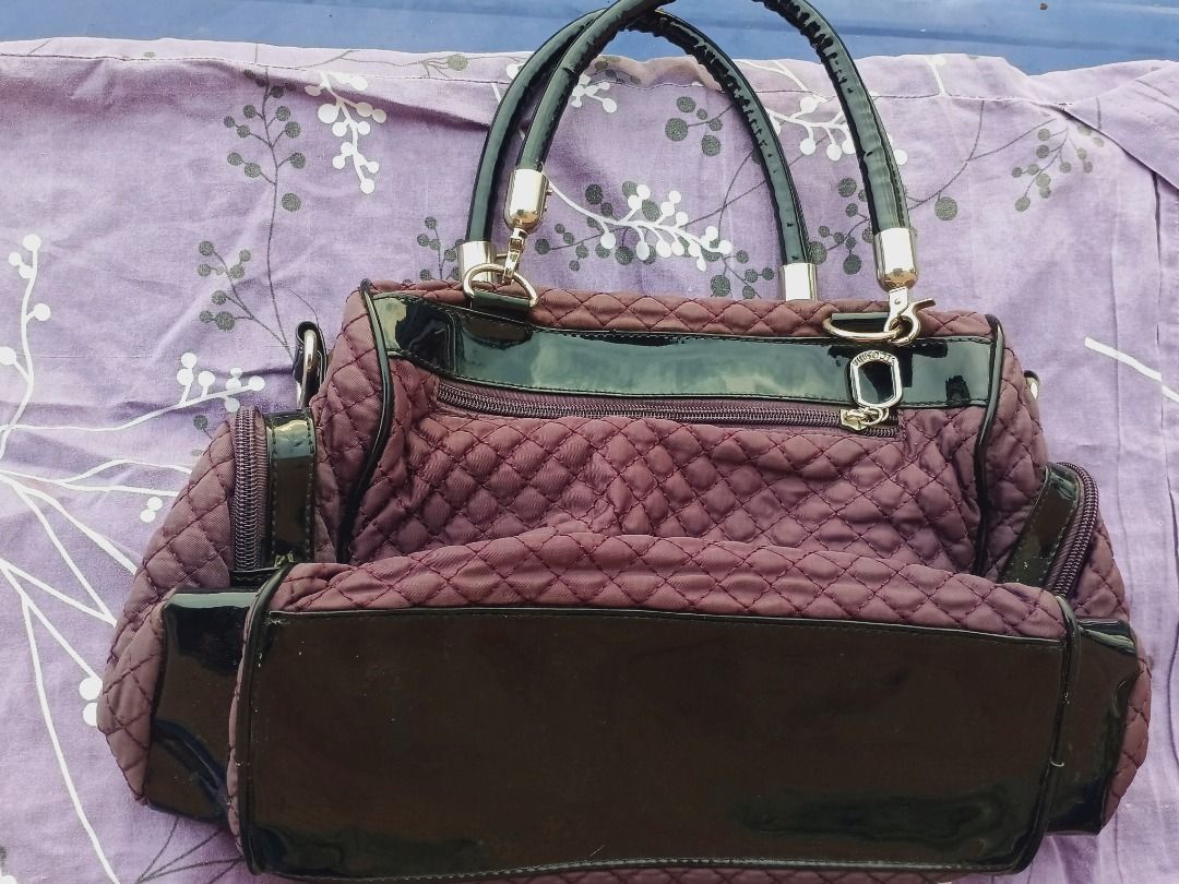 Y2k Style Secosana Hand Bag (Category: Tote Bags) located in Manila. Submitted by greenabear_ (Listing ID 1465855613, Image 2). Description: 👜 Y2k Secosana Bag made in 2000s Pinapa-declutter na some of my bags since it's taking up so much space and kakatapos lang din namin mag general cleaning. Unfortunately this bag is on the list. It's one of my fave though. Price: Slightly negotiable Color: Violet/Purple Mauve Condition: Good Issue: •Outside: