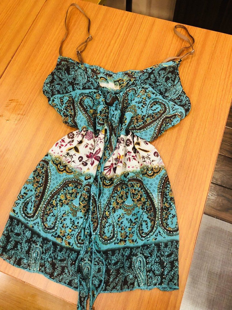 Y2k top (Category: Sleeveless) located in Manila. Submitted by rheaskawaiicollection (Listing ID 1465872926, Image 1). Description: Y2k.