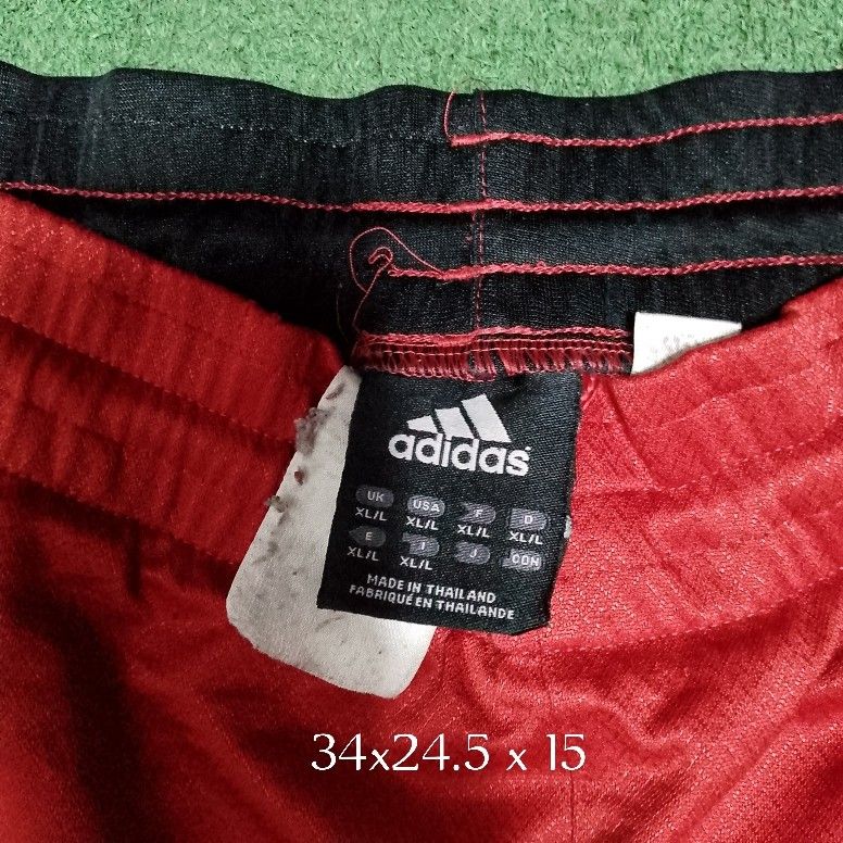 Y2K vintage ADIDAS big size (Category: Shorts) located in Cainta. Submitted by jheyypagudar (Listing ID 1465949074, Image 1). Description: .