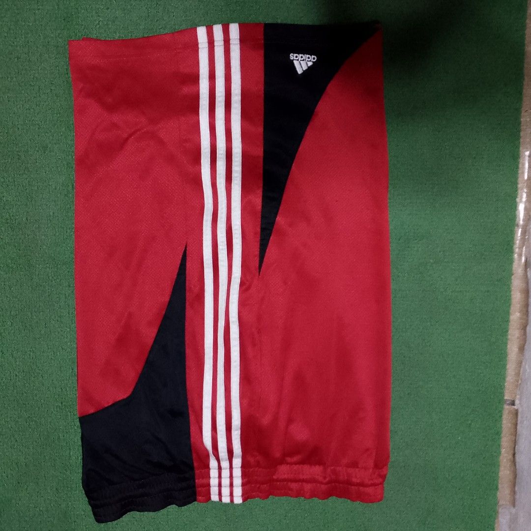 Y2K vintage ADIDAS big size (Category: Shorts) located in Cainta. Submitted by jheyypagudar (Listing ID 1465949074, Image 2). Description: .