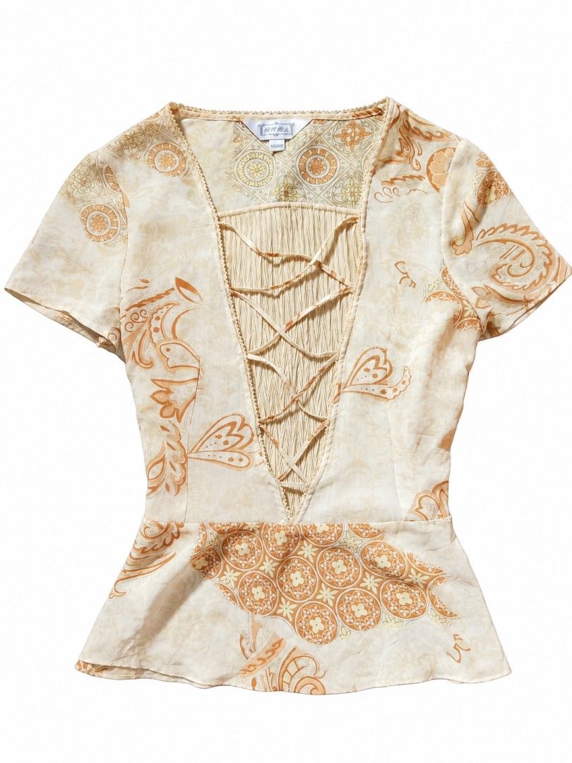 Y2k vintage top (Category: Blouses) located in Manila. Submitted by pamsthrift (Listing ID 1465900510, Image 1). Description: size s-m no flaw.