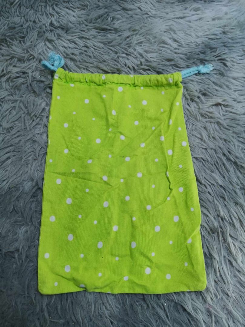 Yellow Green Polka Dotted Pouch (Category: Purses & Pouches) located in Santa Cruz. Submitted by jmy_surplus.2 (Listing ID 1465894112, Image 1). Description: Size ; L - 12 W - 8.3 Color ; Yellow green Type ; Pouch Brand ; No brand Material ; Canvas Style ; Polka Dotted Drawstring Pouch LR 129 JMY 5 Batch #224.