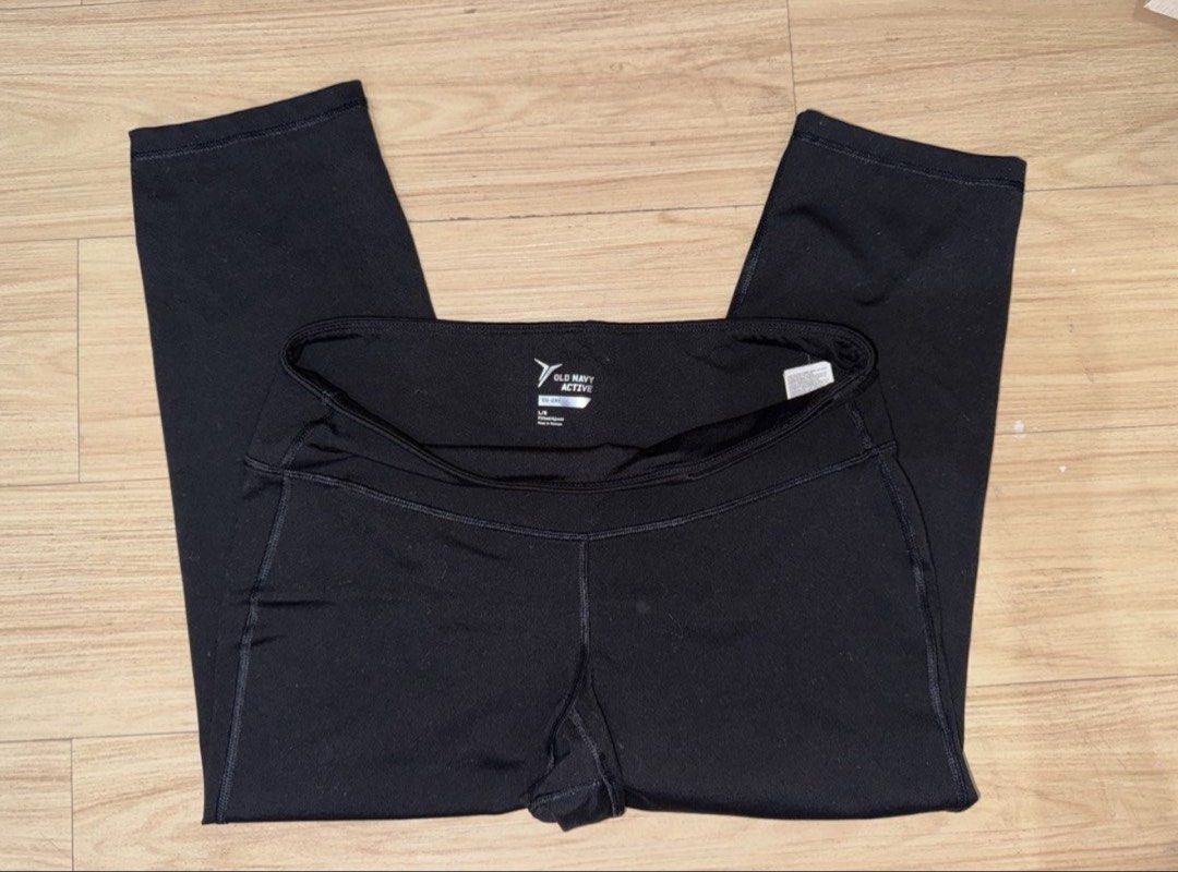 Yoga Black Cropped Leggings (Category: Activewear) located in Angeles City. Submitted by cocomademedo8 (Listing ID 1465905803, Image 1). Description: Can fit Large to XL Capri style American sizing Tag: L Actual photo posted Rfs: Don’t fit anymore Can deliver around Angeles City Pampanga.