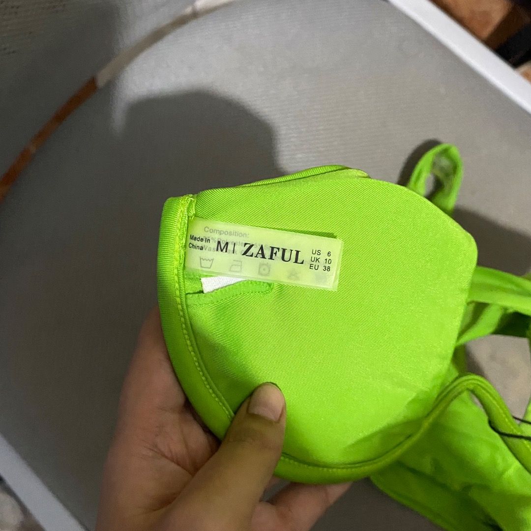 ZAFUL Neon Green Bikini (Category: Bikinis & Swimsuits) located in Antipolo. Submitted by annedeclutterss (Listing ID 1465894076, Image 3). Description: - Brand: ZAFUL - Color: Bright neon green - Size: M .