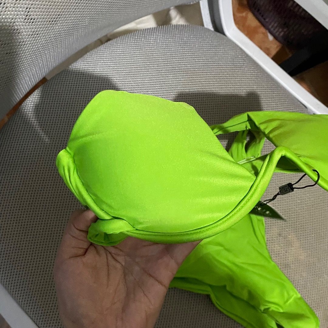 ZAFUL Neon Green Bikini (Category: Bikinis & Swimsuits) located in Antipolo. Submitted by annedeclutterss (Listing ID 1465894076, Image 2). Description: - Brand: ZAFUL - Color: Bright neon green - Size: M .