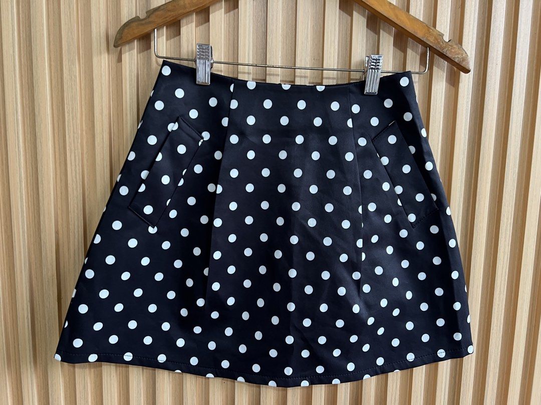 Zara (Category: Skirts) located in Lipa City. Submitted by thyra06 (Listing ID 1465824976, Image 3). Description: Zara mini skortolka dots good as new size 27/28.