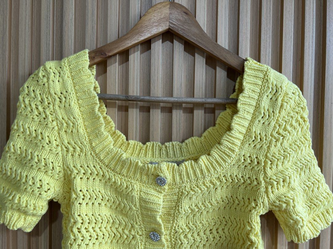 Zara (Category: Blouses) located in Lipa City. Submitted by thyra06 (Listing ID 1465835045, Image 3). Description: Zara knit good as new.