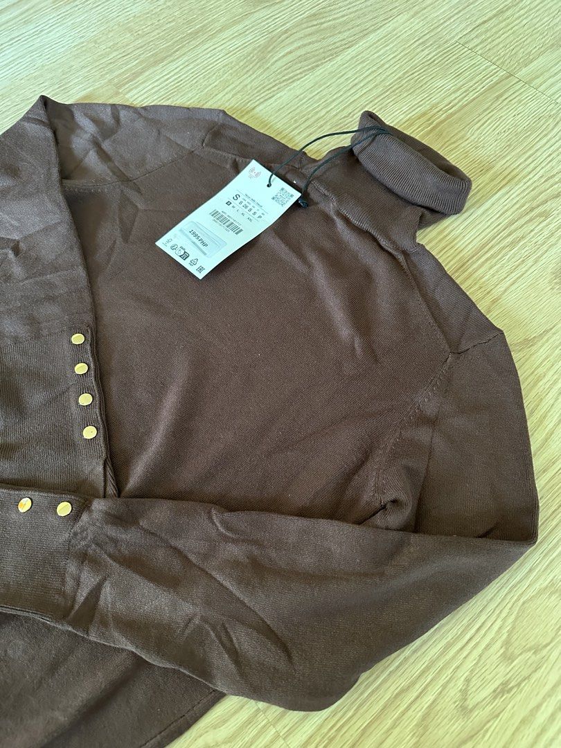 ZARA | Brown Fine Knit Mock Turtleneck Top - Small (Category: Longsleeves) located in Roxas City. Submitted by elliesuite (Listing ID 1465822448, Image 3). Description: Read: LAST PRICE POSTED ‼️ NO WHEN WORN ‼️ NO MEASUREMENTS ‼️ Brand New with Tags Size: Small Soft and stretchable! Perfect for Autumn. Love the material. SF c/o Buyer. (JRS Express ONLY ₱150 - no other courier) No grab/lala (not from the Metro) All sales are final. No REFUND. No 