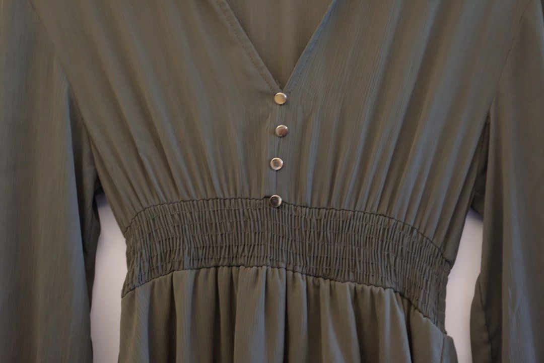 Zara army green dress (Category: Dresses) located in Mandaluyong City. Submitted by declutterstuff12 (Listing ID 1465790409, Image 3). Description: Original price: 3k.