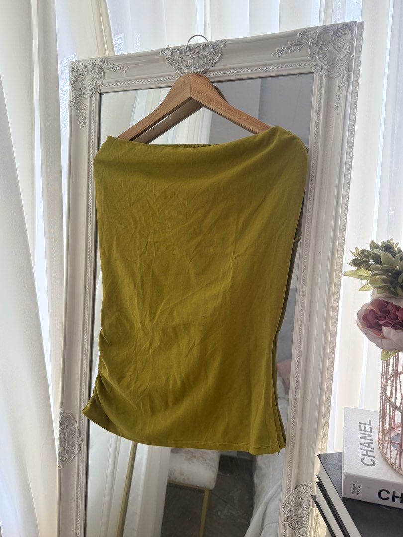 Zara assymetrical top (Category: Blouses) located in Bulacan. Submitted by betterbuysmanila (Listing ID 1465763977, Image 3). Description: .