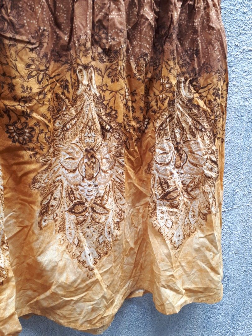 Zara basic 30 waist skirt yellow floral medium (Category: Skirts) located in Quezon City. Submitted by secretluxuryshop (Listing ID 1465794795, Image 1). Description: .