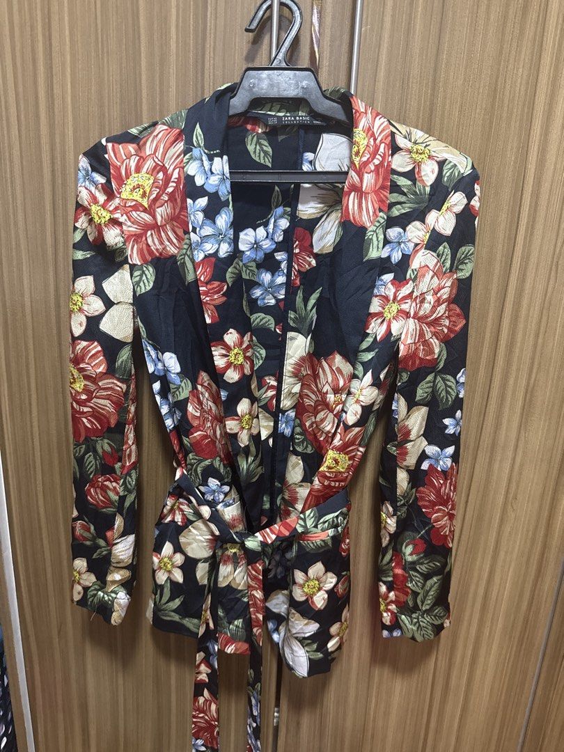 Zara Basic Floral Print Blazer Jacket Belted Size XS (Category: Coats, Jackets and Outerwear) located in Quezon City. Submitted by dropdeadprices (Listing ID 1465938036, Image 3). Description: - Brand: Zara Basic - Size: XS - Condition: Excellent / Great statement piece - Color/Pattern: Black base with vibrant red and blue floral print - Features: Shawl lapel, matching tie waist belt, long sleeves - Material: Lightweight fabric - Origin: Made in 
