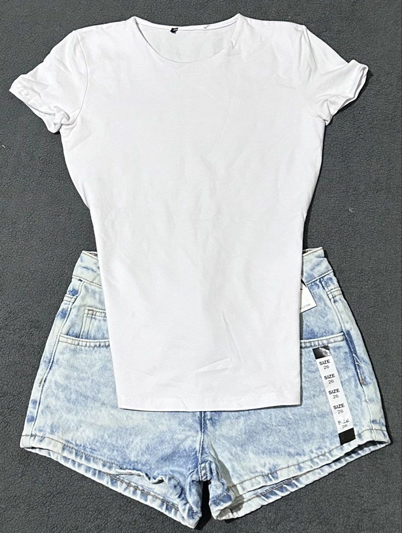 Zara Basic Top (Category: Shirts) located in Cabanatuan. Submitted by fitsby.el (Listing ID 1465911356, Image 1). Description: brand new over🏃🏻 issue: cut tag small to med body frame.