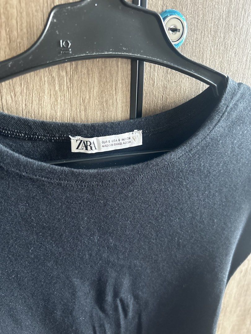 Zara Black Crop Top (Category: Sleeveless) located in Makati City. Submitted by magwayr19 (Listing ID 1465802049, Image 2). Description: - Brand: Zara - Style: Short sleeve crop top - Size: S - Color: Black - Material: Fitted ribbed knit - Neckline: Crew neckline .