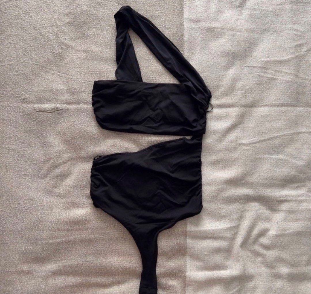 ZARA Black One-Shoulder Cut-Out Bodysuit (Category: Sleeveless) located in Pasig City. Submitted by jenscloset86 (Listing ID 1465924115, Image 1). Description: Brand: ZARA Size: Medium • BRAND NEW WITH TAG • No flaws, no damage • Original price at P1,595 - Chic black one-shoulder bodysuit - Flattering side ruching detail - Comfortable thong bottom - Secure snap closure at crotch - Versatile piece for layering or standalone wear.