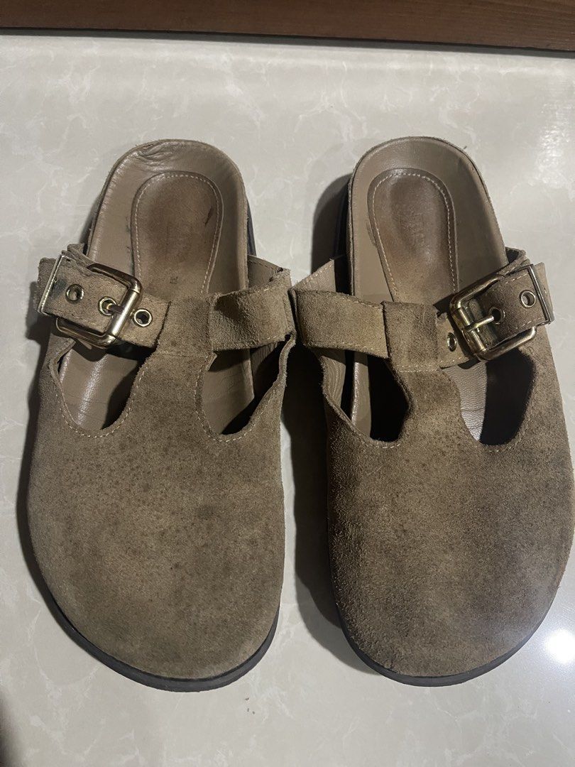 Zara “Clogs” (Category: Flats & Sandals) located in Minglanilla. Submitted by mi_jin (Listing ID 1465855243, Image 1). Description: .
