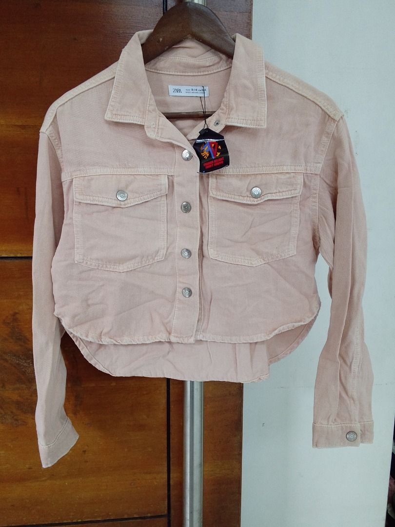 Zara crop denim jacket (Category: Coats, Jackets and Outerwear) located in Quezon City. Submitted by kema2191 (Listing ID 1465809830, Image 1). Description: .