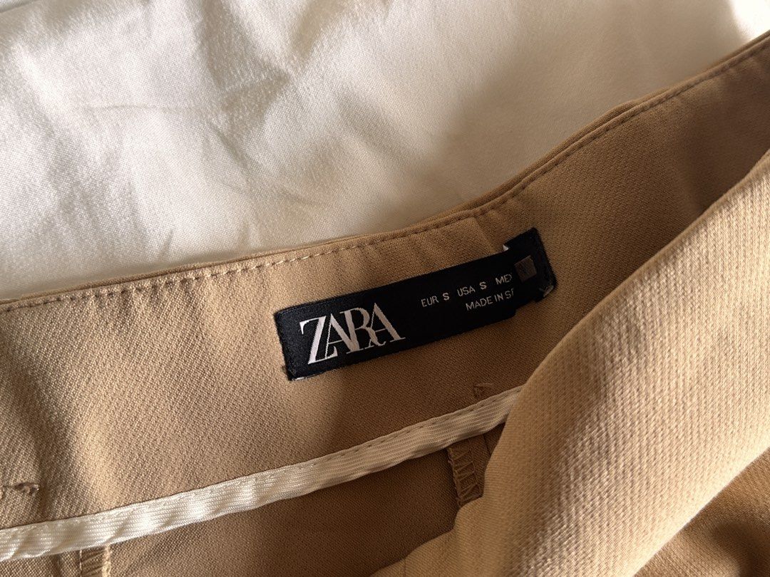 Zara Khaki shorts (Category: Shorts) located in Los Banos. Submitted by prel0v3d. (Listing ID 1465908173, Image 2). Description: Waist: 26.4 inches Length: 17.1 inches.