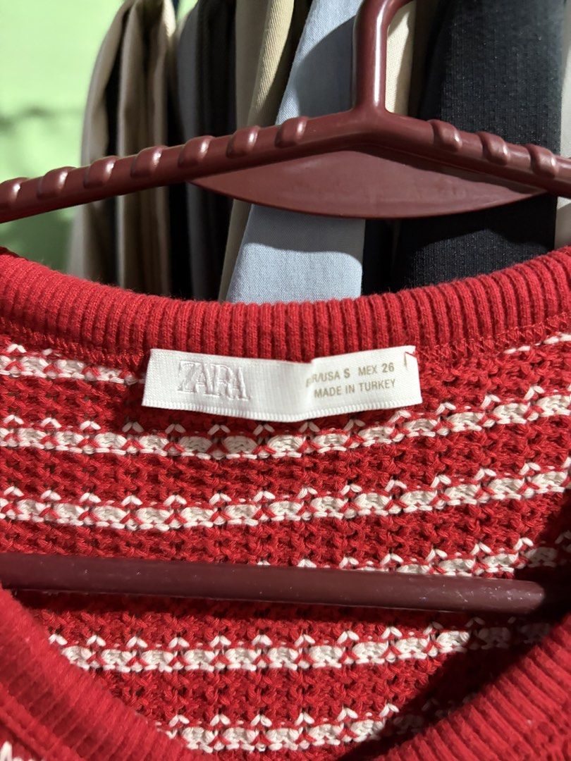 Zara Knit Vest (Category: Sleeveless) located in Valenzuela. Submitted by celineyap04 (Listing ID 1465774804, Image 3). Description: Flaw: some discoloration on buttons( not so noticeable) bought 1k++++ used only once.