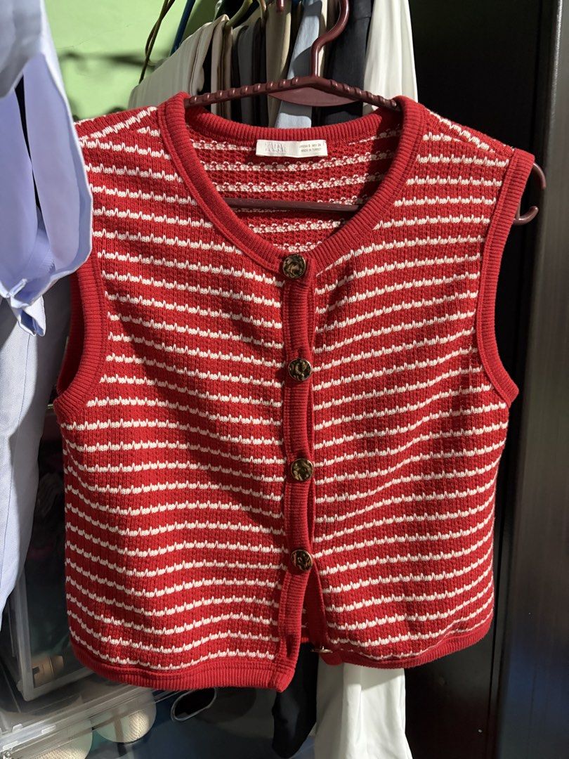 Zara Knit Vest (Category: Sleeveless) located in Valenzuela. Submitted by celineyap04 (Listing ID 1465774804, Image 2). Description: Flaw: some discoloration on buttons( not so noticeable) bought 1k++++ used only once.