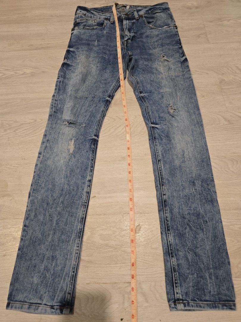 Zara Man demin Collection bottom pants (Category: Jeans) located in Mandaluyong City. Submitted by miecaella (Listing ID 1465933918, Image 1). Description: .