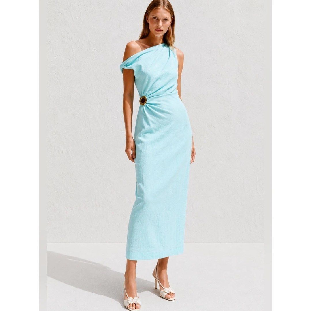 Zara Maxi Dress (Category: Dresses) located in Iloilo. Submitted by curatedclobykaia_ (Listing ID 1465787295, Image 1). Description: Asymmetrical linen dress Bnew with tag.