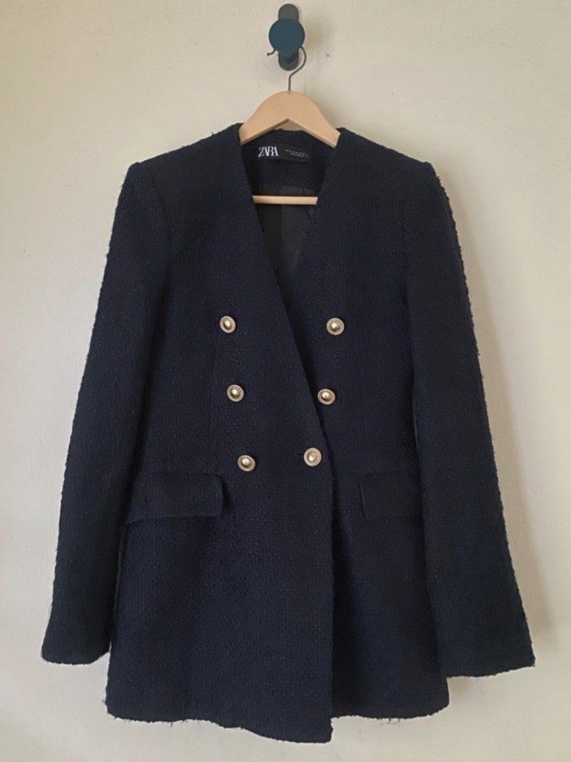 Zara Navy Blue Blazer with Gold Buttons (Category: Coats, Jackets and Outerwear) located in Manila. Submitted by yui021 (Listing ID 1465939088, Image 1). Description: - MOP: MariBank, BDO or BPI. - LOC: Sta. Ana, Manila..