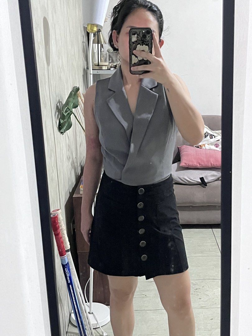 Zara skirt (Category: Skirts) located in Makati City. Submitted by secondhandstories07 (Listing ID 1465810639, Image 1). Description: Color: black Perfect for casual days and can be worn in an office setting.