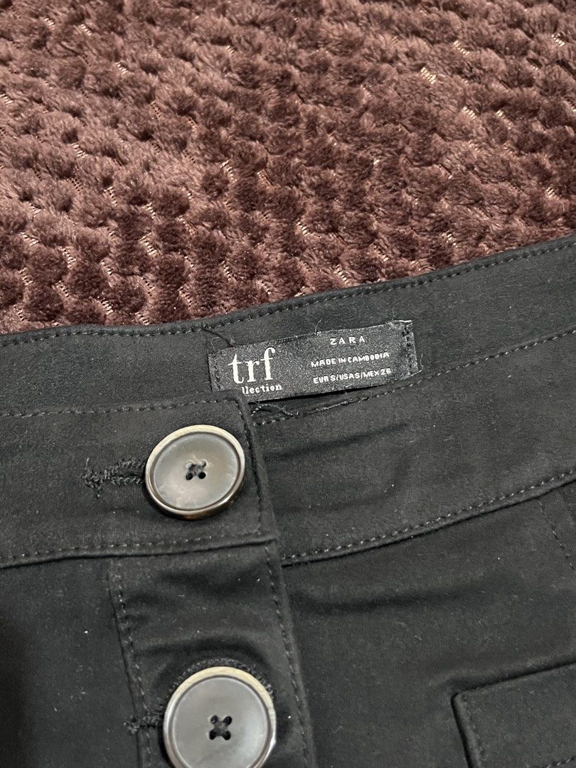 Zara skirt (Category: Skirts) located in Makati City. Submitted by secondhandstories07 (Listing ID 1465810639, Image 3). Description: Color: black Perfect for casual days and can be worn in an office setting.
