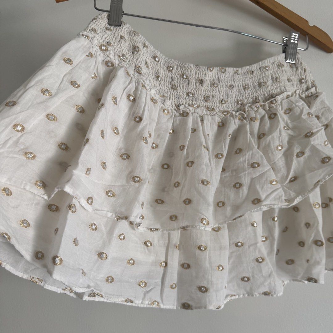 Zara skirt (Category: Skirts) located in Manila. Submitted by apparella.ph (Listing ID 1465834622, Image 2). Description: So pretty Used once in puerto rico. Check last pic for ww 10/10 With inner lining Waist: 28-46( super garterized/strechable).