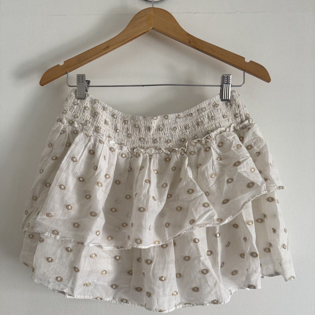 Zara skirt (Category: Skirts) located in Manila. Submitted by apparella.ph (Listing ID 1465834622, Image 1). Description: So pretty Used once in puerto rico. Check last pic for ww 10/10 With inner lining Waist: 28-46( super garterized/strechable).
