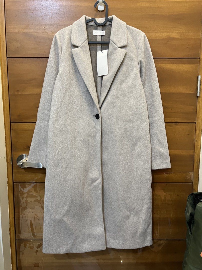 Zara Soft Basic Coat (Category: Coats, Jackets and Outerwear) located in Quezon City. Submitted by prebyflo (Listing ID 1465760225, Image 3). Description: Bought for around PHP 3K Medium on tag Brand new with tags Never used, was an impulse buy 😅 No issues .