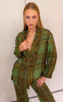Zara trouser (Category: Other Bottoms) located in Marikina City. Submitted by pborj (Listing ID 1465932052, Image 3). Description: - Brand: Zara - Item: Plaid trousers / pants - Color: Green with multicolor plaid pattern - Perfect for autumn/fall OOTD - Condition: well used.