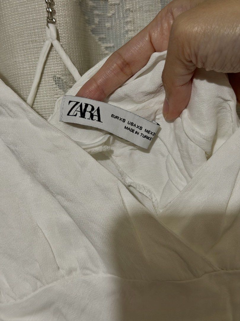 Zara white dress (Category: Dresses) located in Rizal. Submitted by lmbelle (Listing ID 1465939984, Image 3). Description: Backless and a short dress Length from underboob to bottom - 48 cm.