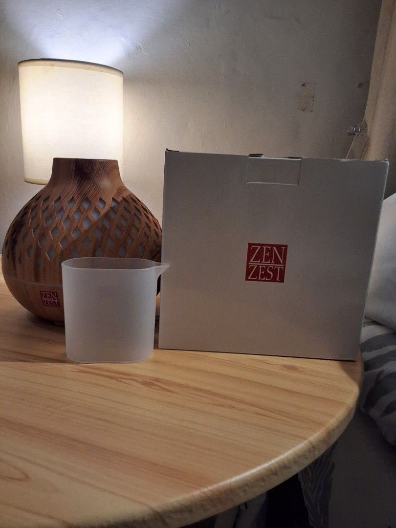 Zen Zest Wood Grain Essential Oil Diffuser (Category: Home Fragrance) located in Quezon City. Submitted by vettylafea (Listing ID 1465874771, Image 3). Description: RFS: kakabili ko lang po nitong unit for 1500 pesos sa mismong zen zest physical store pero meron na pala yung pag reregaluhan ko. Ginamit ko isang beses para mas ma-testing lang at okay naman. No issue po siya. inclusions: cable/adaptor, manual and the box itself..