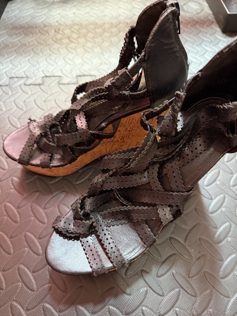 Zigi Soho Black Wedge (Category: Wedges) located in Quezon City. Submitted by krtstn (Listing ID 1465798038, Image 2). Description: .