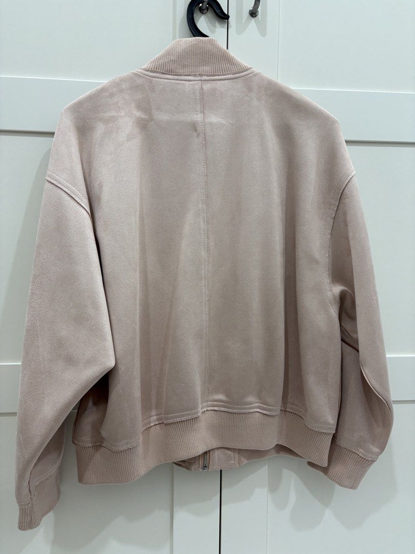 Zip Jacket (Category: Coats, Jackets and Outerwear) located in Kuala Lumpur. Submitted by syasha.05 (Listing ID 1465804399, Image 2). Description: .