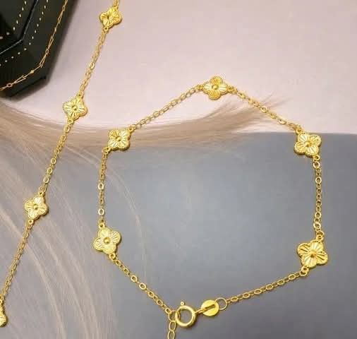 18K Saudi Gold Clover Bracelet (Category: Bracelets) located in Caloocan City. Submitted by cheskhaionlinestore2.0 (Listing ID 1466093942, Image 3). Description: 18K Pure Saudi Gold Clover Bracelet ₱4350 only 📌 🍒 Pawnable/ Nasasangla💯 🍒 Brandnew 💯 🍒 Ship via JNT/ LBC 🍒 Lalamove for same day delivery 🍒 We accept COD COP with downpayment to avoid cancellation of orders ⚡ How to Order? Please feel free to message us directly 🙏🏻 Cheskhai On