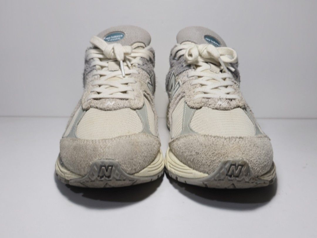 2002r Linen Concrete (Category: Sneakers) located in Cebu City. Submitted by joelcooper (Listing ID 1466086977, Image 3). Description: -size 10 -no box -8/10 condition -restitched tongue on left shoe -pair is in cebu, can ship.