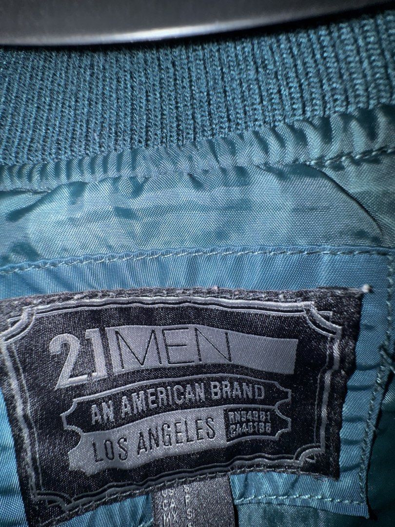 21 Men Green Jacket (Category: Coats, Jackets and Outerwear) located in Quezon City. Submitted by coolmomma (Listing ID 1466092861, Image 3). Description: No issues good condition Worn only twice Length 26 in.