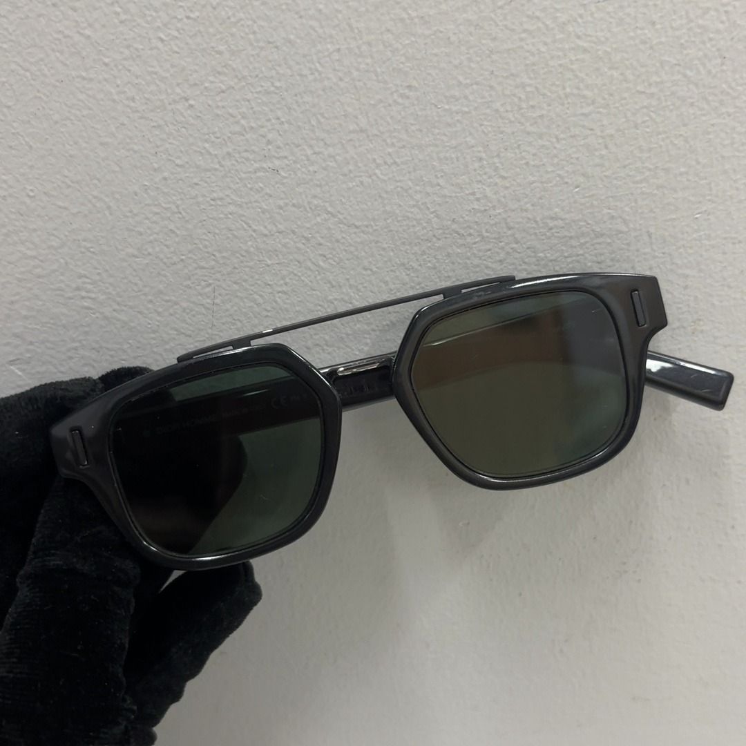 267009775 DIOR GLASSES / SUNGLASSES DIRFRACTION1 807O7 (Category: Sunglasses & Eyewear) located in Taguig. Submitted by ecoring.ph (Listing ID 1465974529, Image 1). Description: ◆CONDITION: B ◆DESCRIPTIONS: (Other defects/info:) The lens, frame, and temple of the sunglasses are scratched, stained, and dirty, and show signs of use. The screw of the temple is loose and shows signs of use. The temple of the sunglasses is uneven and shows signs of us
